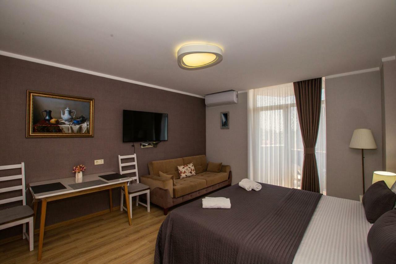 Apartment In Batumi Esterno foto