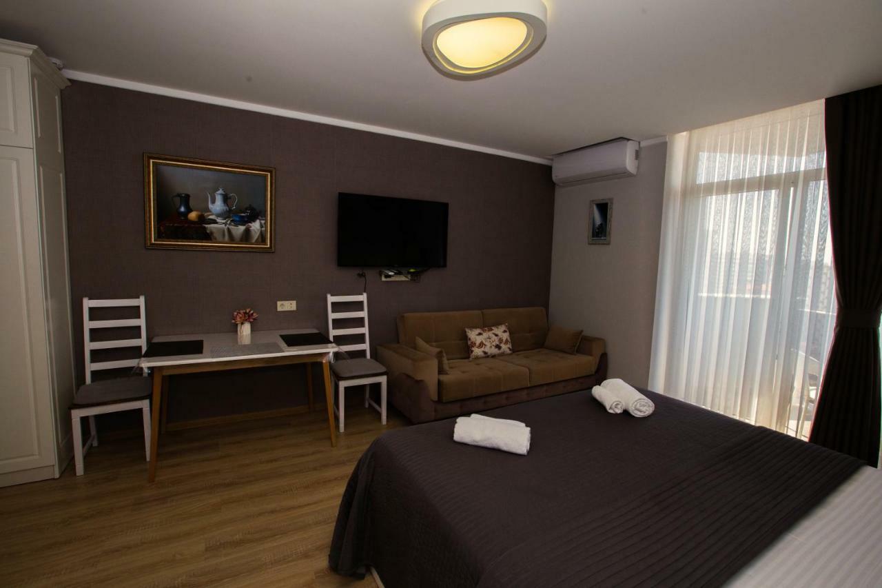 Apartment In Batumi Esterno foto